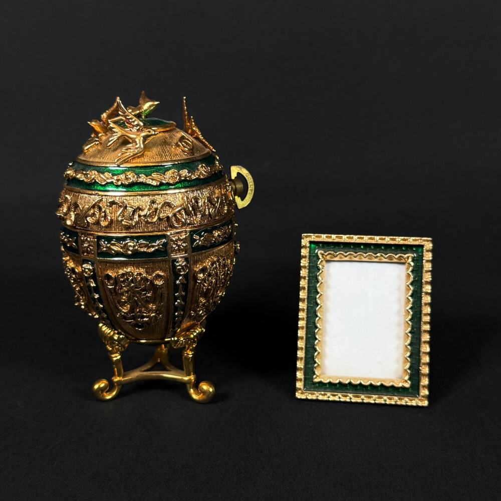 3.5" Joan Rivers Imperial Treasures Music Box Egg Gold Green with photo frame